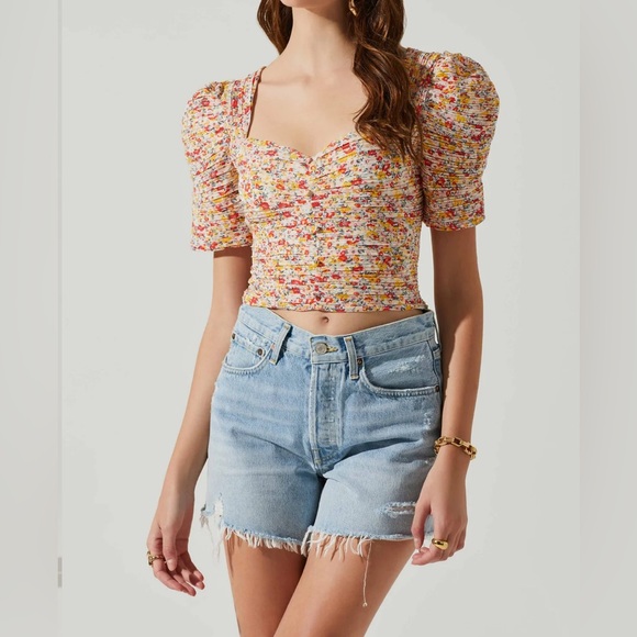 NWOT - ASTR The Label Floral Smocked Sweetheart Neck Puff Sleeve Top - Size L - Picture 2 of 5